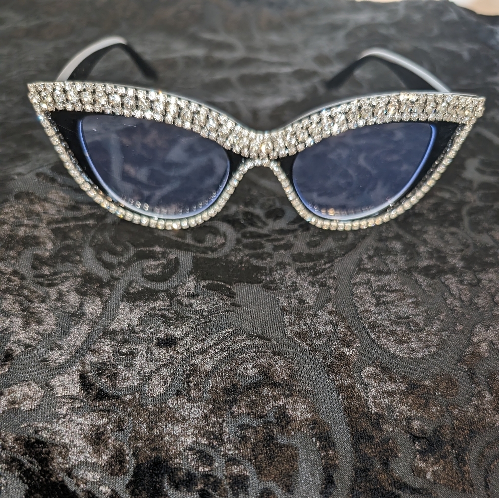 Black Rhinestone Fashion Glasses 🕶️ - Picture 6 of 6